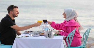 Düğünleri yarıda kalan çifte teselli