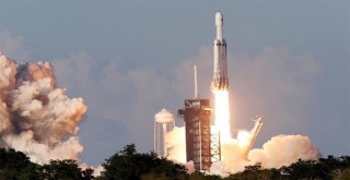 SpaceX'in FalconHeavy roketi ilk ticari uçuşta başladı