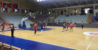 Pınar Karşıyaka Göl Kupası'na galibiyetle başladı