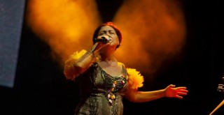 Karşıyaka'da 6323. sokağa Nazan Öncel ismi verildi