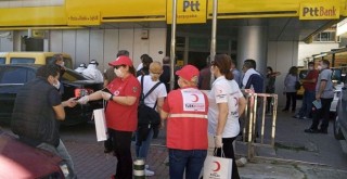 Türk Kızılay Karşıyaka'dan ücretsiz maske...