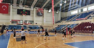 Karşıyaka, Sakarya'da bir maçı kazandı birini kaybetti