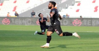 Karşıyaka'da Emre Gemici gitti...