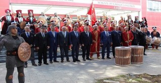 Karşıyaka Halk Eğitim Merkezi 2071 Mehteran Bölüğü'nden harika kutlama
