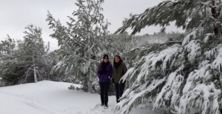 Karşıyakalıların Yamanlar Dağı'ndaki kar sevinci