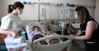 Çocuk hastalara moral ziyareti