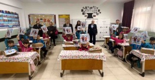 İzmir'de öğrenciler karne sevinci yaşadı