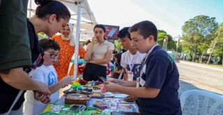 Karşıyaka'da çocuktan çocuğa ikinci el eşyalar