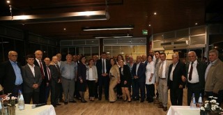 Başkan Tugay’dan Karşıyakalı muhtarlara yemek..