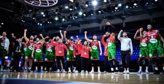 Pınar Karşıyaka final için parkede