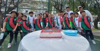 Antrenmanda sürpriz doğum günü kutlaması…