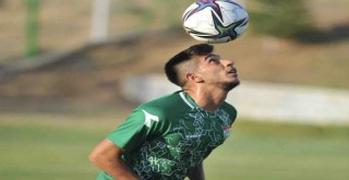 Karşıyaka'dan orta sahaya takviye