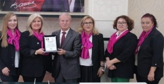 Karşıyaka Müftüsü İsa Gürler'i Karşıyaka İş Kadınları Derneği ziyaret etti