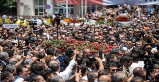 Ferdi Zeyrek gözyaşlarıyla uğurlandı