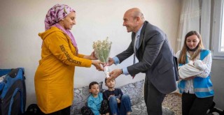 İzmir Büyükşehir Belediyesi annelerin yanında