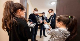 Depremzede çocuklara Ankara’dan tablet desteği