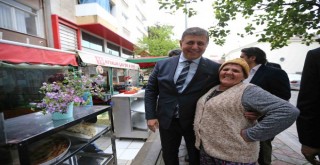 Başkan Tugay’dan yaşlılara ''Yalnız değilsiniz'' mesajı