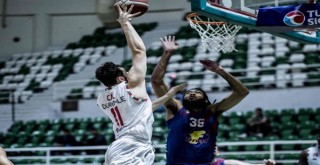 Bornova Belediyesi Karşıyaka, evinde farklı mağlup