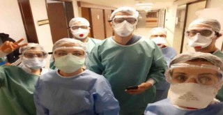 Koronavirüs eğitimi alan Azerbaycanlı doktorlar ülkelerine döndüler