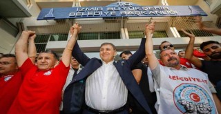 Başkan Tugay ile sendika uzlaştı. Çıkarılan işçiler geri dönecek...