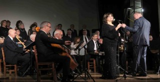 Foça'da Avni Anıl şarkıları