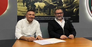 Karşıyaka'da Ahmet Taşyürek dönemi başladı