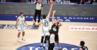 Pınar Karşıyaka'nın gençleri Tofaş'a kaybetti