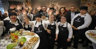 Karşıyaka’nın özel gençleri mutfakta