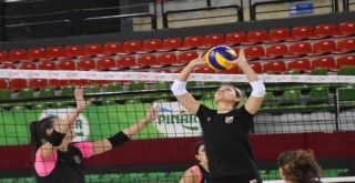 Karşıyaka filede Gelişim Koleji'ni konuk ediyor