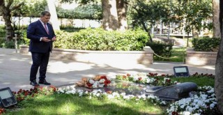 Başkan Tugay'ın ilk ziyareti Zübeyde Hanım'a