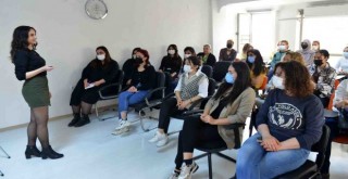 Çiğlili kadınlardan ''Bedenimizi Tanıyalım'' seminerine büyük ilgi
