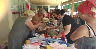 Foça'da kermesle hayvanları da insanları da mutlu ettiler