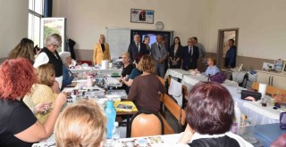 Karşıyaka Halk Eğitim Merkezi'nin 199 kursuna 3200 kişi katılıyor