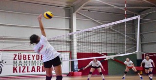 Karşıyaka'da voleybol spor okulu kış dönemi başlıyor