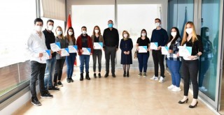 Çiğli'de eczacılık eğitimini tamamlayan 75 kursiyer sertifikasını aldı