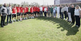 Başkan Ünsal'dan Karşıyaka antrenmanına ziyaret