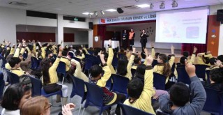 İzmir Büyükşehir’den öğrencilere tramvay eğitimi