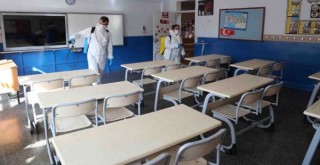 Bayraklı’nın okulları dezenfekte ediliyor