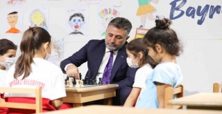 Bayraklı’nın kursları yüz güldürüyor