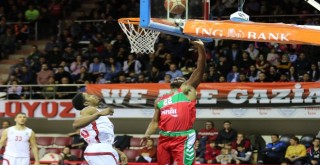 Pınar Karşıyaka Play-Off yolunda büyük yara aldı