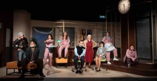 İzmir Şehir Tiyatroları sezonu Azizname ile tamamladı