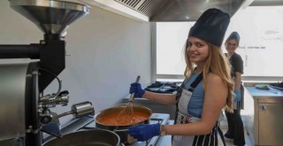 Dersler değil tencereler kaynadı