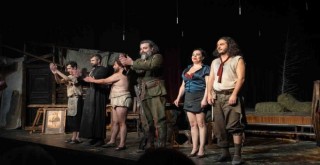 İzmir Şehir Tiyatroları Kıbrıs Tiyatro Festivali’nde sahne aldı