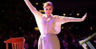 Zuhal Olcay Karşıyaka'da sevenleriyle buluştu