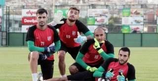 Karşıyaka kalecilerine güveniyor