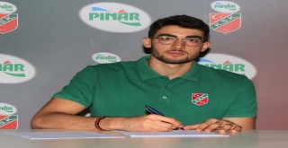 Pınar Karşıyaka 3 genci profesyonel yaptı