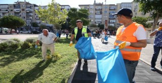 Karşıyaka’da gece gündüz çöp mesaisi