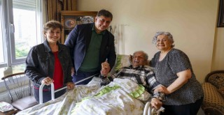 Tugay'dan oksijen tüpüyle oy kullanmaya giden vatandaşa ziyaret