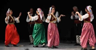 Bornova’da Halk Dansları Festivali coşkusu