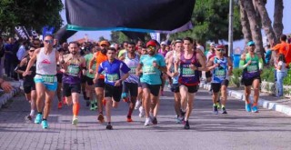 Salomon Çeşme Yarı Maratonu koşuldu